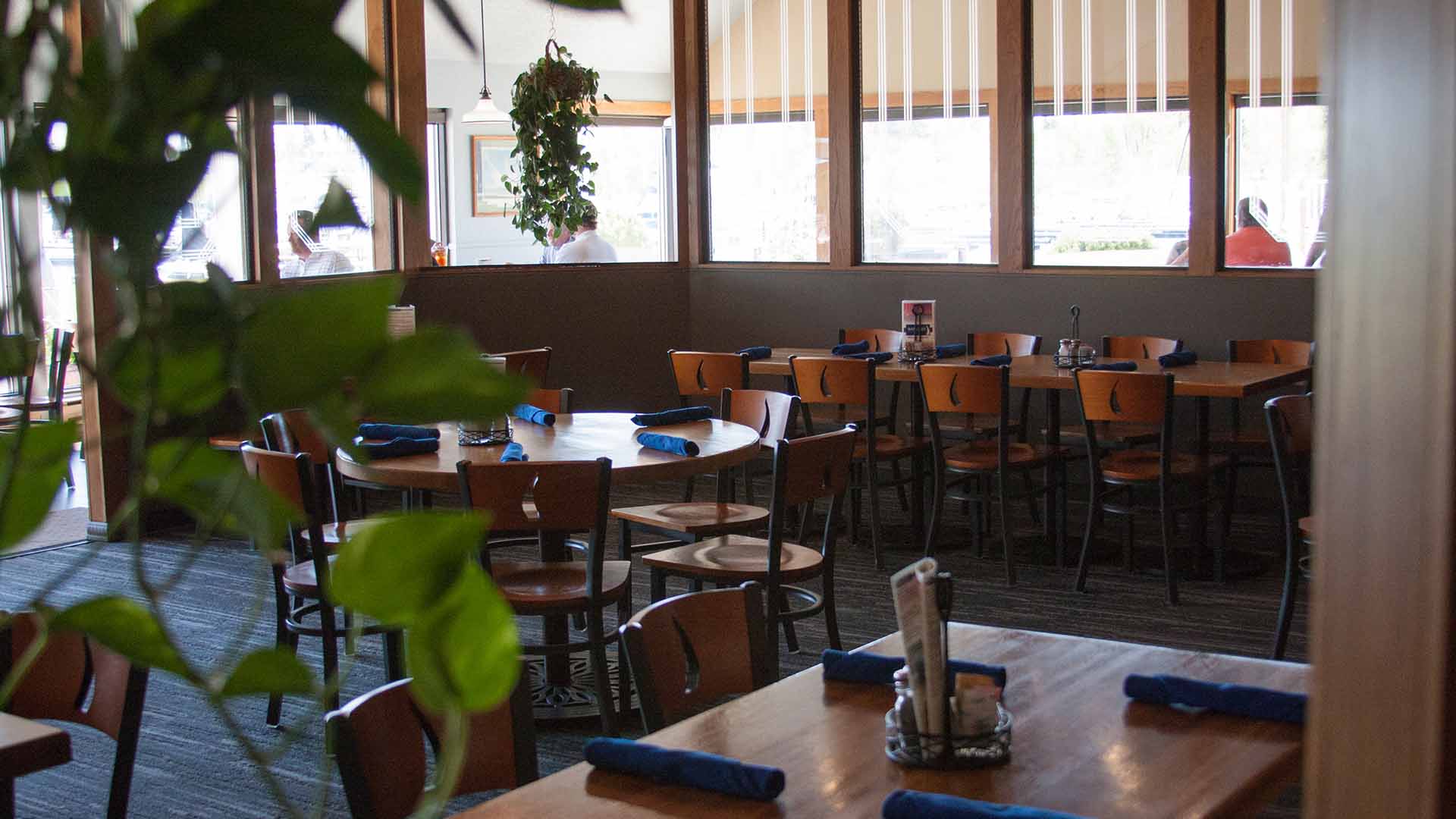 Superior Wisconsin hotel dining room