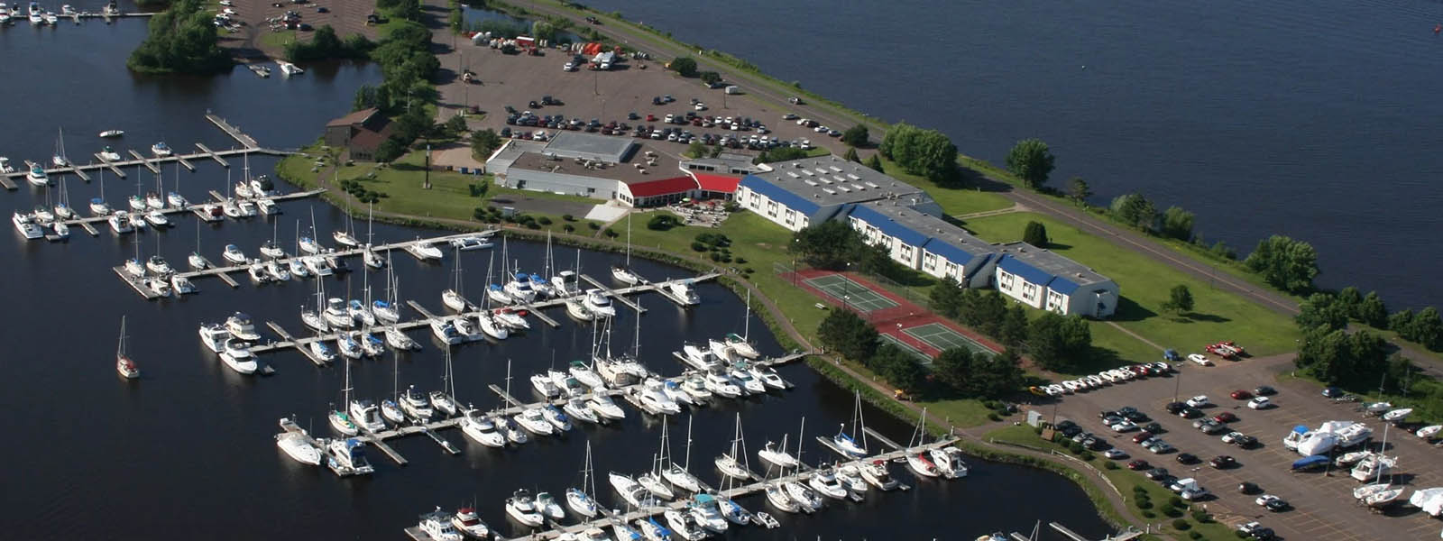Superior Wisconsin hotel marina