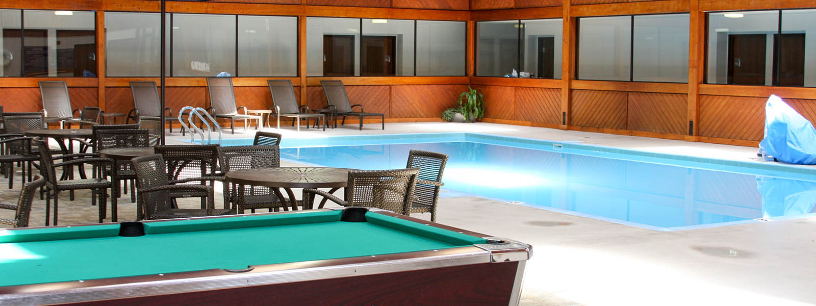 Superior Wisconsin hotel pool