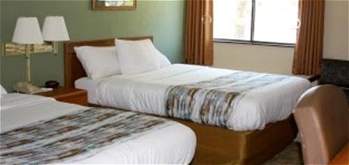 Superior Wisconsin hotel twin beds